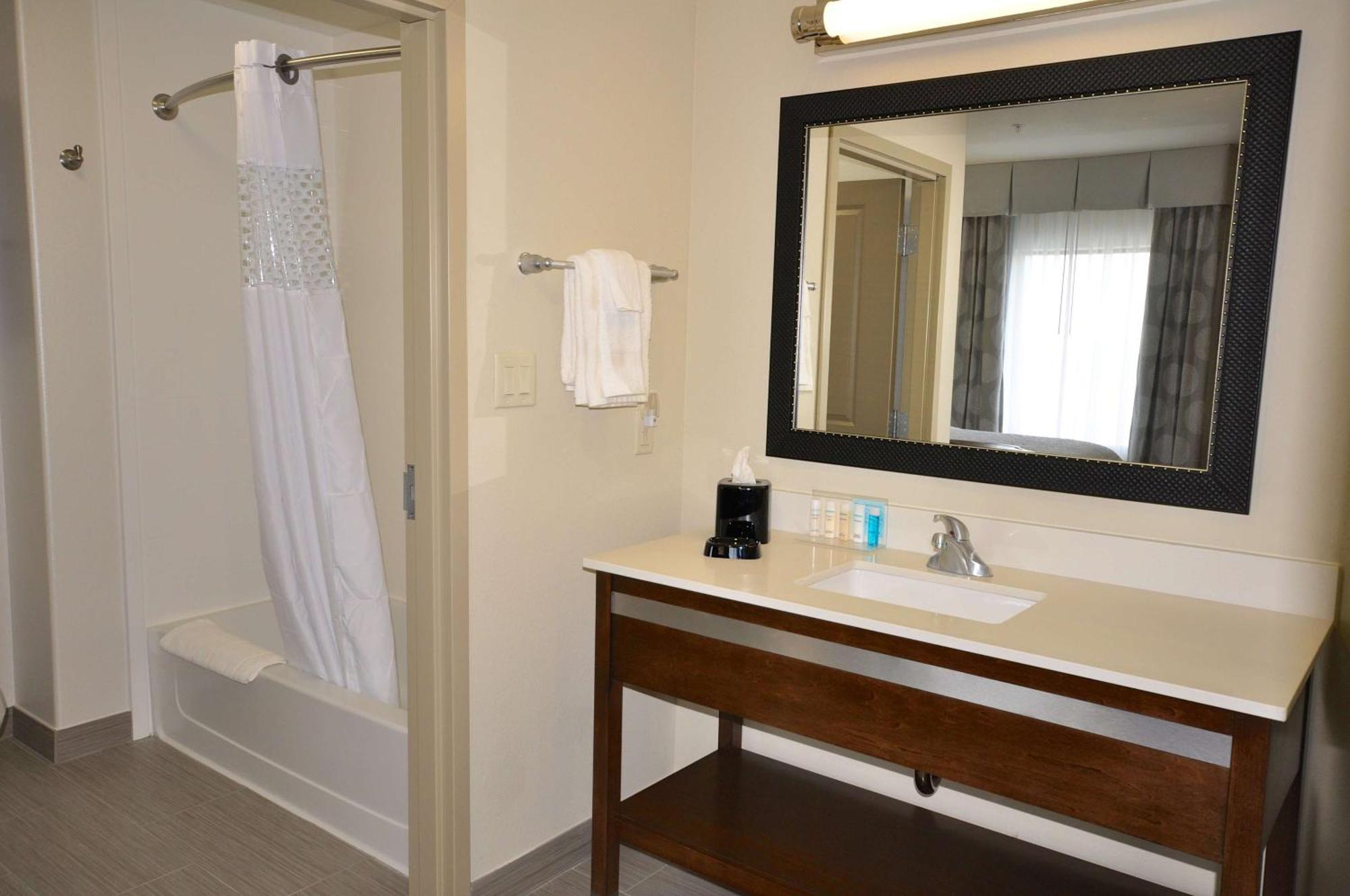 Hampton Inn And Suites Hutto Exterior photo