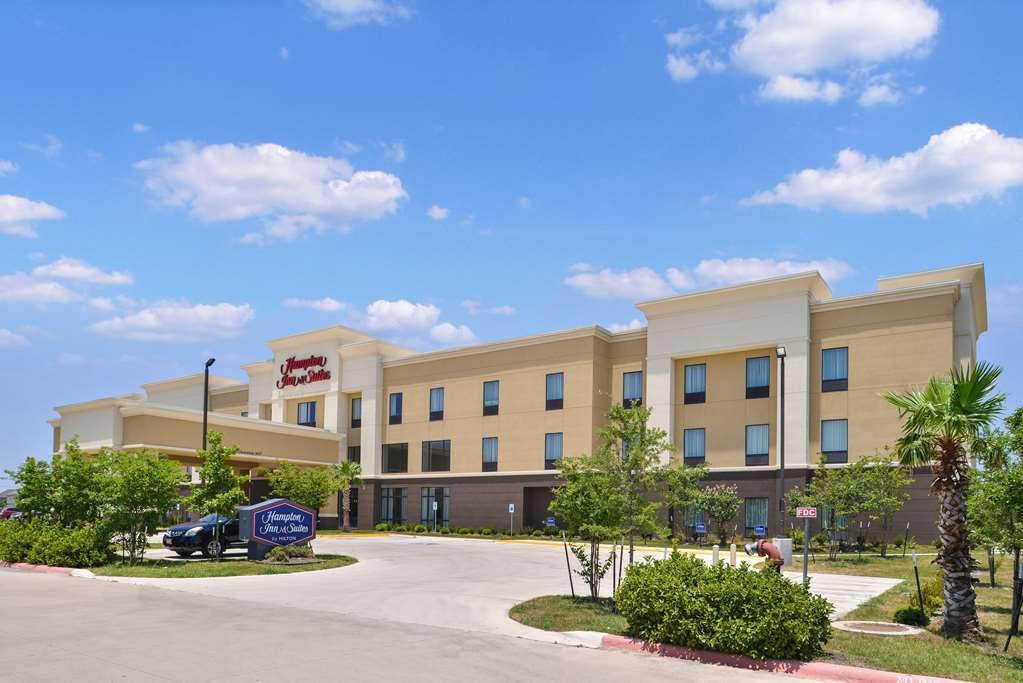 Hampton Inn And Suites Hutto Exterior photo